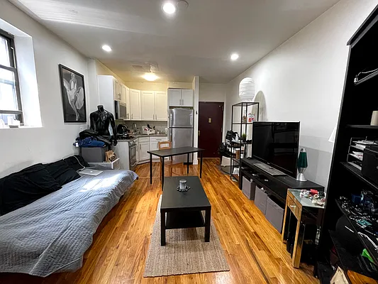 Rented by Massada Home Sales Inc | media 9