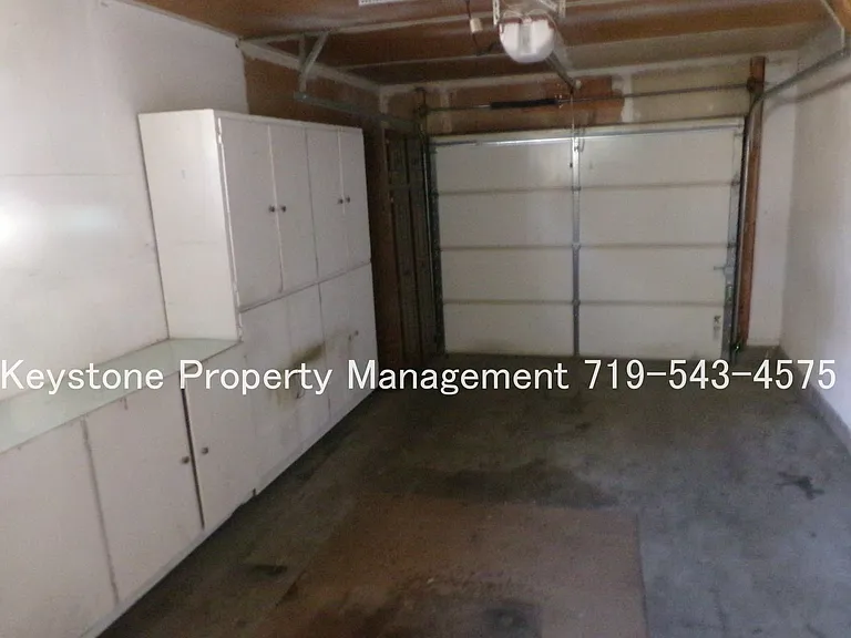 Updated 2 Bedroom Belmont Townhome with Attached Garage & Fenced Yard $1300/$1300 — Photo 24