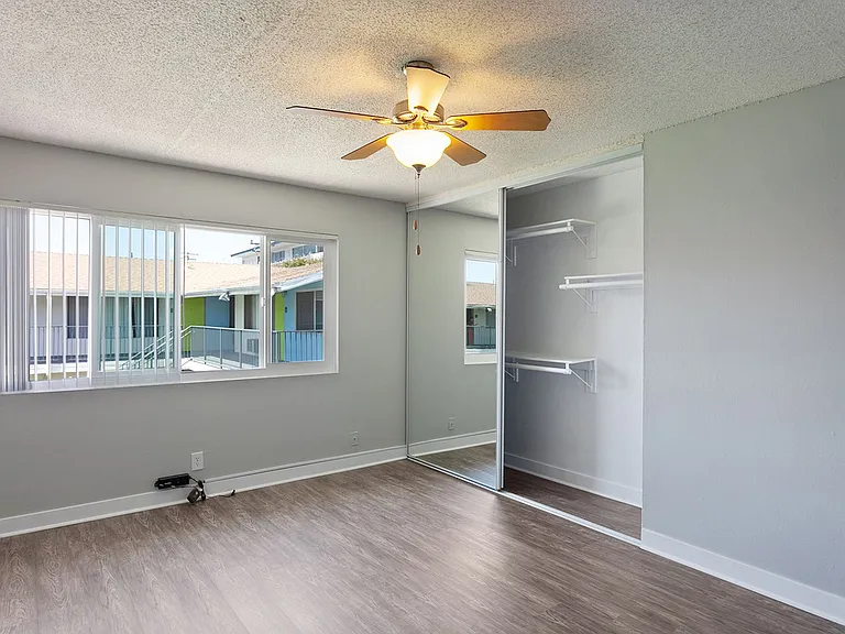 The Circle Apartments at Long Beach — Photo 40