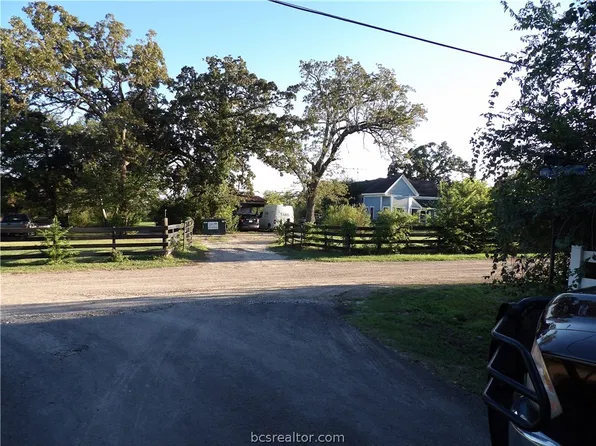 6576 Carrell St, Richards, TX 77873