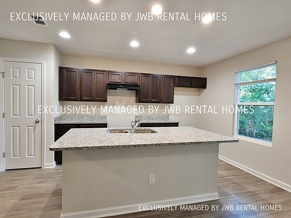 4th image of 3113 Rosselle St