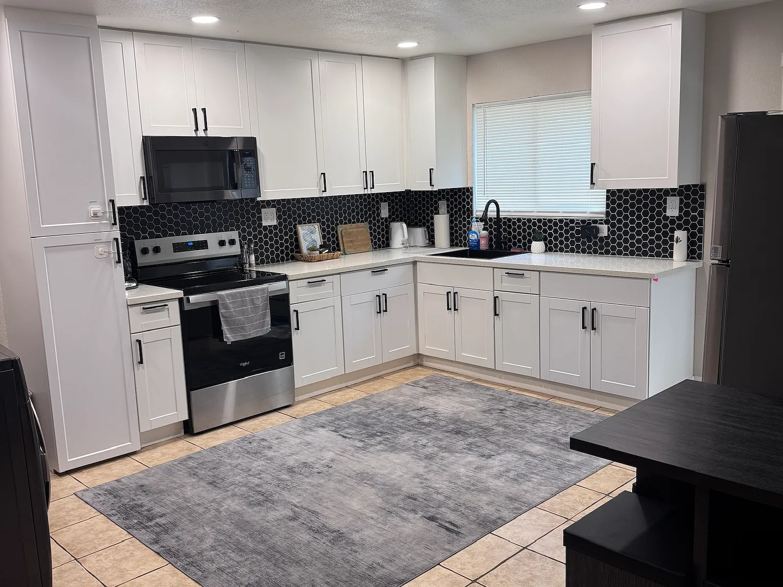 2 bed, 800 sqft, $1,995 — Photo 2