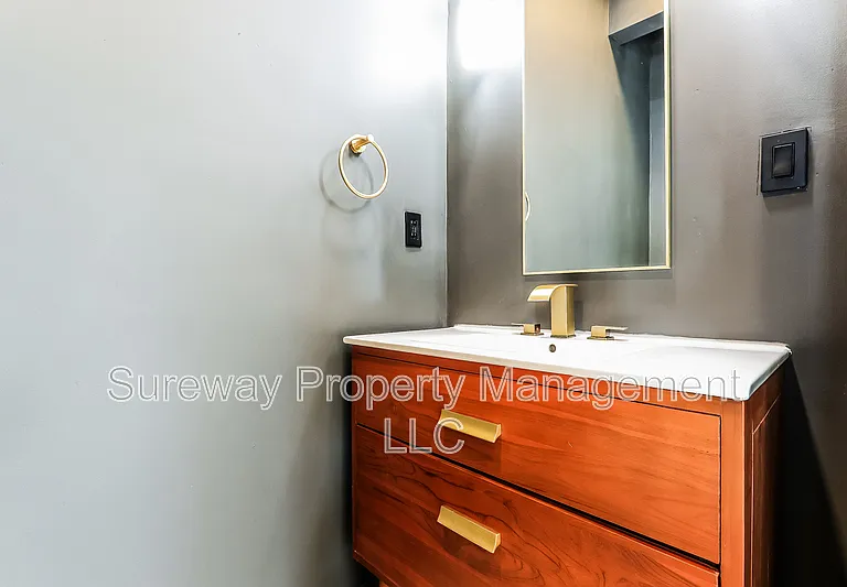 228 Greenwich Ave — Photo 8
