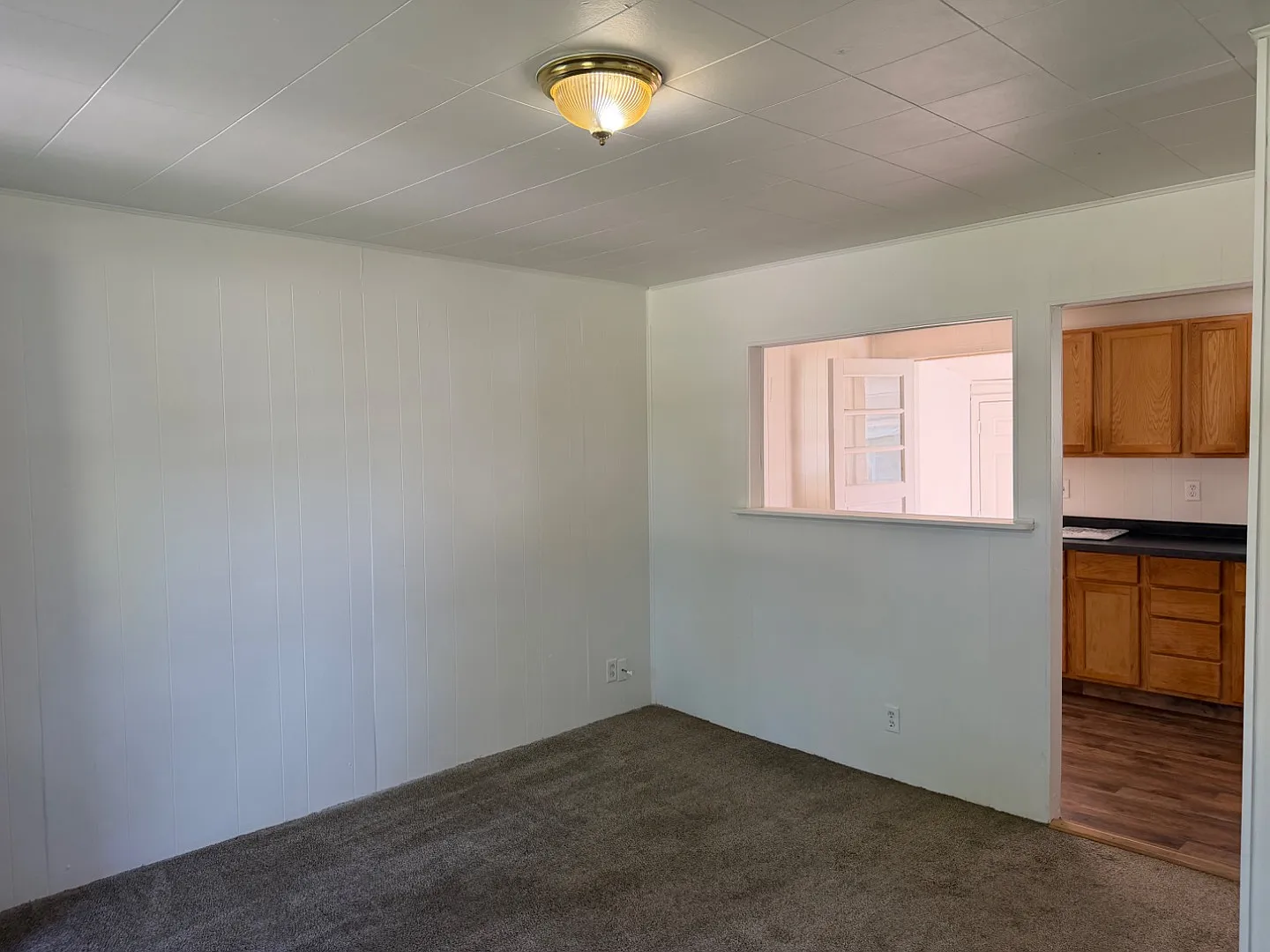 909 E Elm St — Photo 3