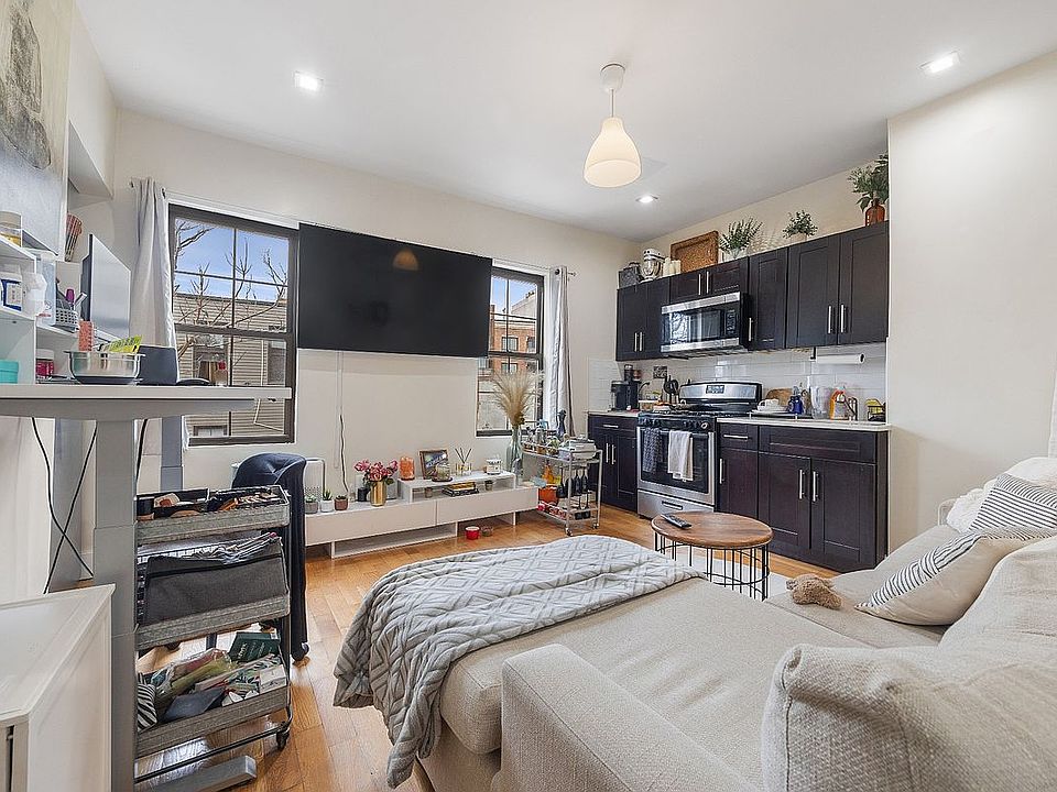 1st image of 118 Kingsland Ave