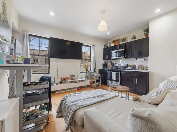 118 Kingsland Ave, Brooklyn, NY 11222