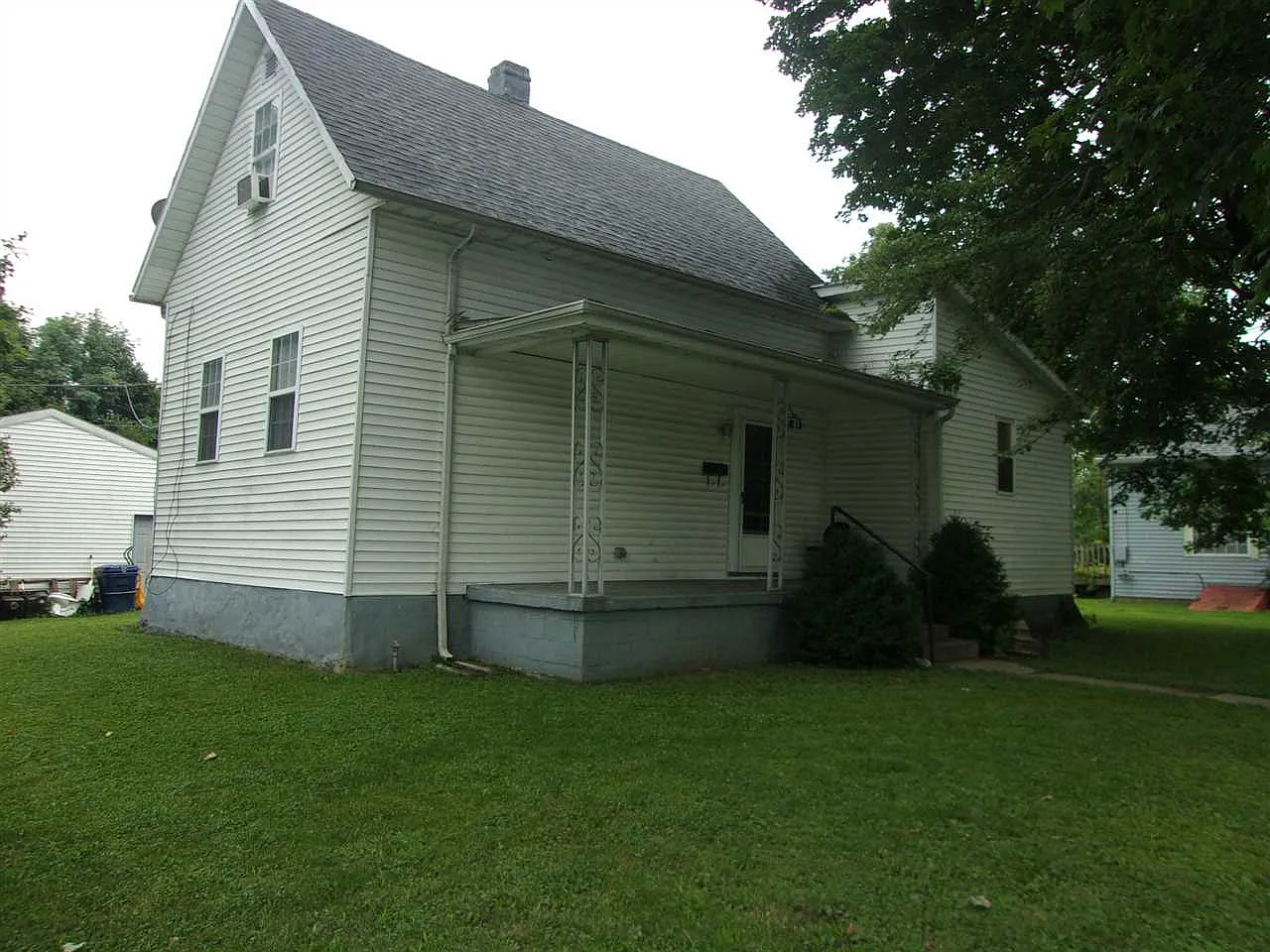 67 NW I St photo 1