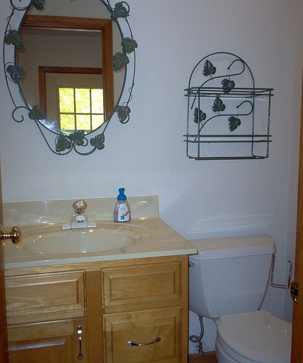 mudroom 1/2 bath