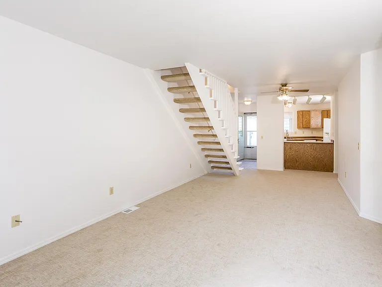 310 Ponderosa St — Photo 5