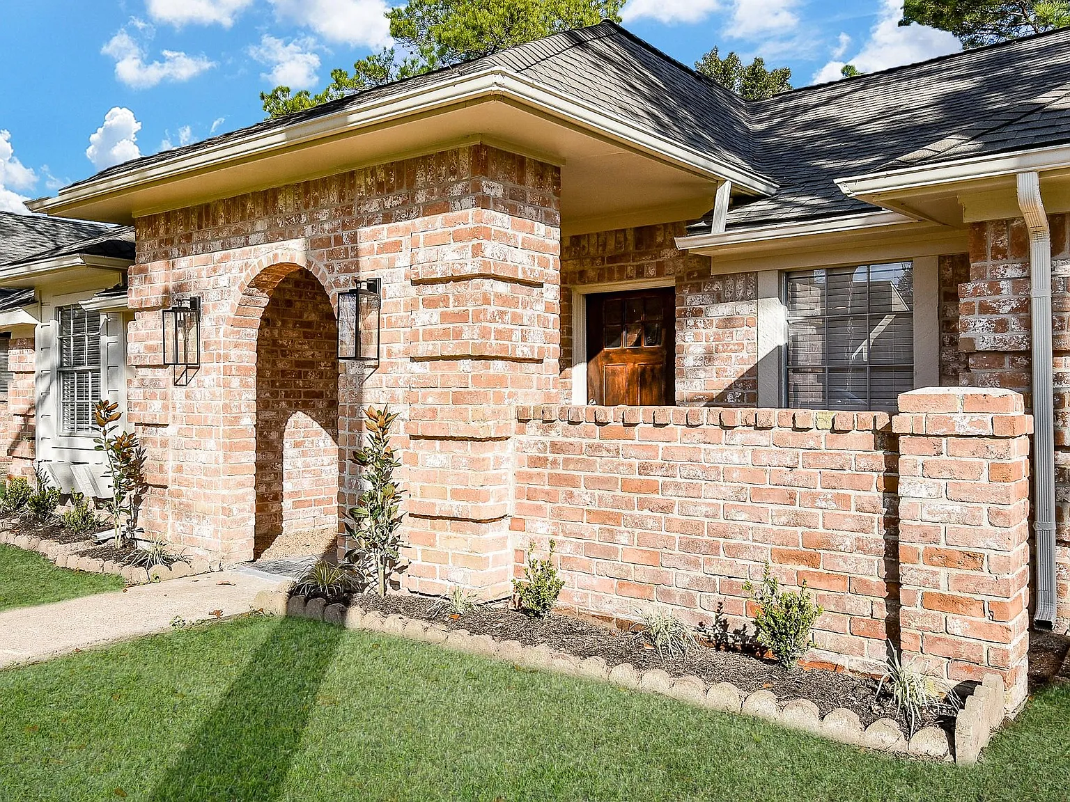 4 bed, 2.5 bath, 2613 sqft, $2,800 — Photo 3