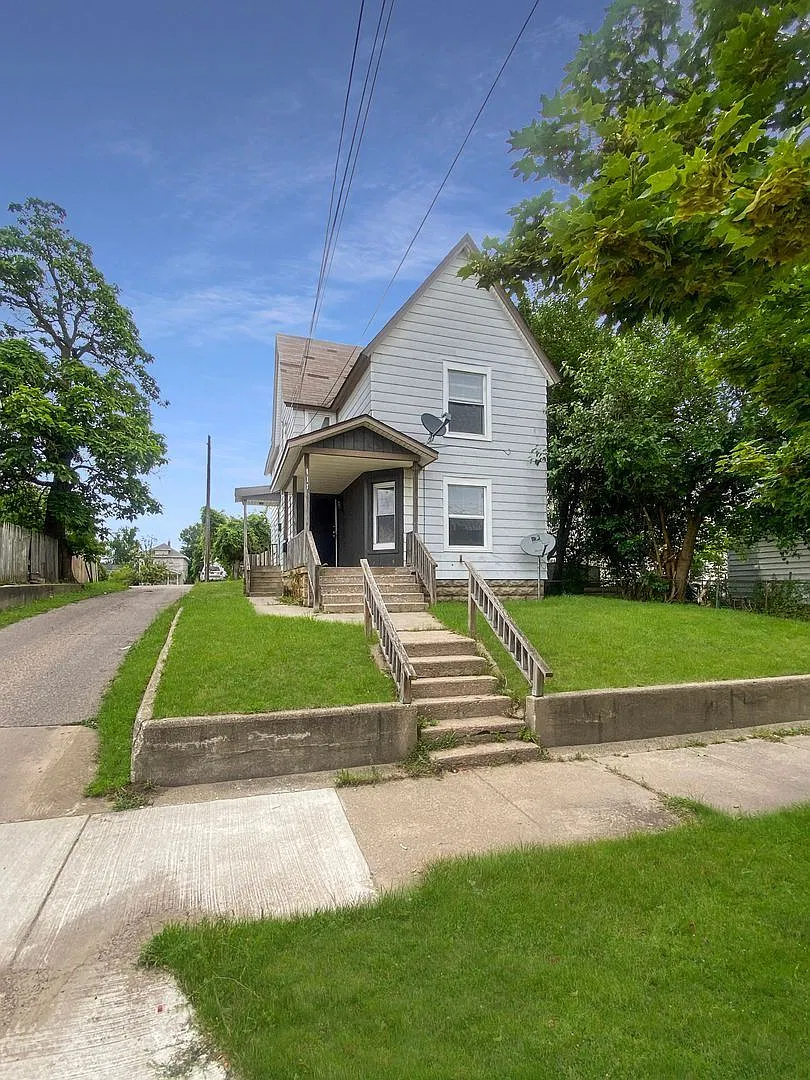2 bed, 1.0 bath, 756 sqft, $1,450 — Photo 1