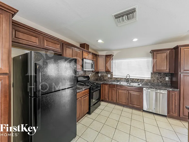 11740 N 80th Dr — Photo 7