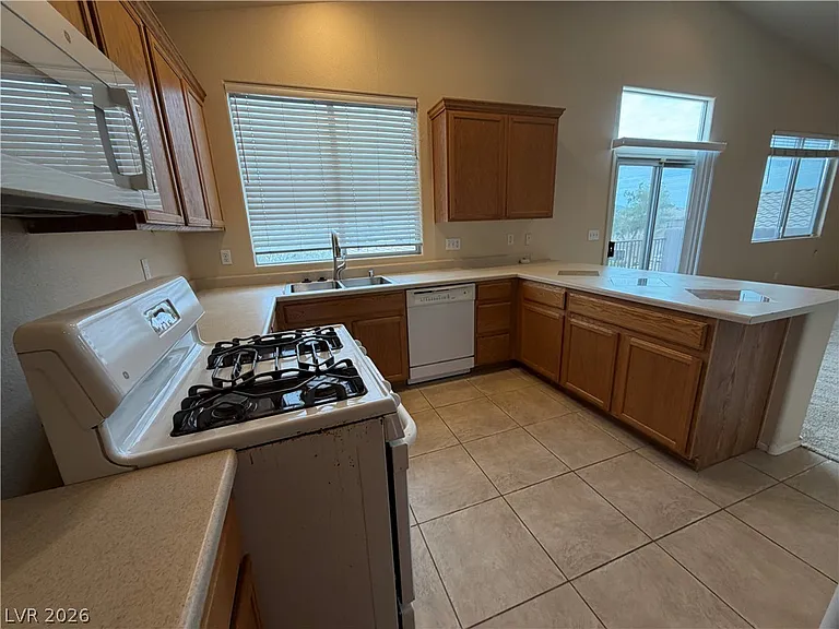 6420 Casamar St #- — Photo 9