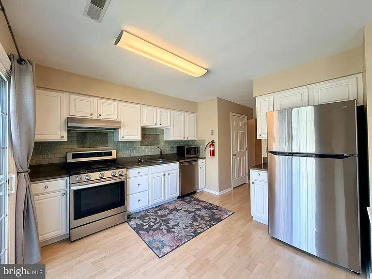 5504 Essex Ln — Photo 7
