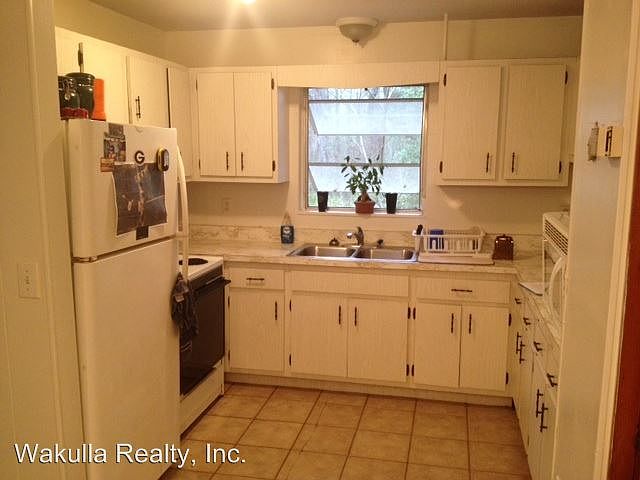2nd image of 860 Oak Park Rd