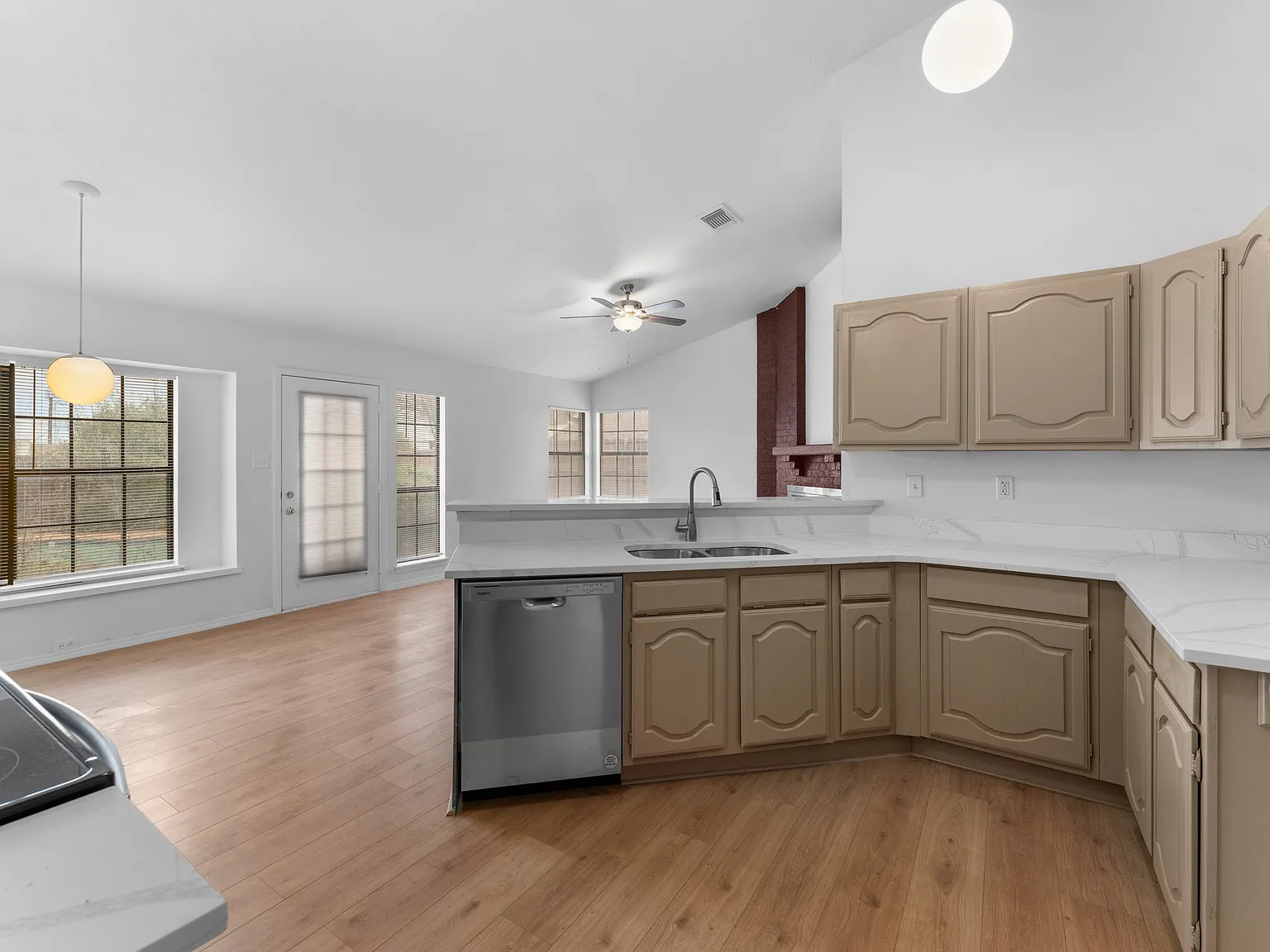 3 bed, 1780 sqft, $2,800 — Photo 3
