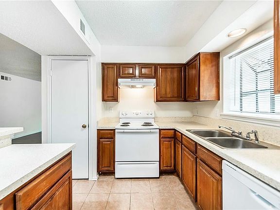 5th image of 15221 Berry Trl APT 1110