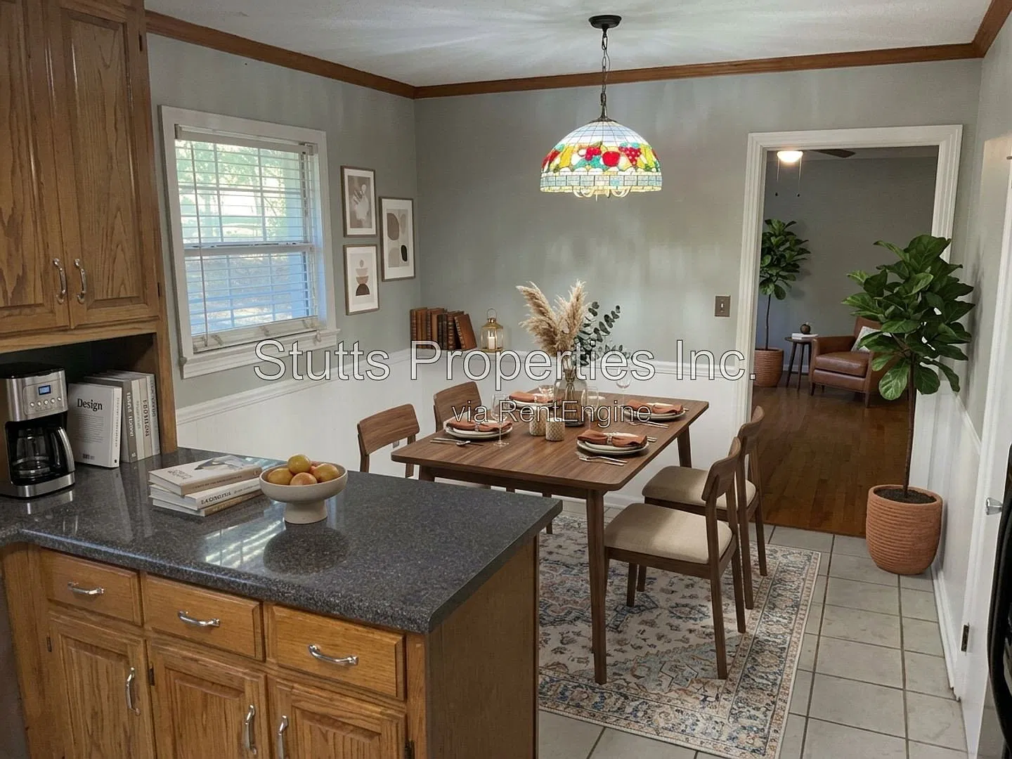 4 bed, 2.0 bath, 1900 sqft, $1,895 — Photo 1