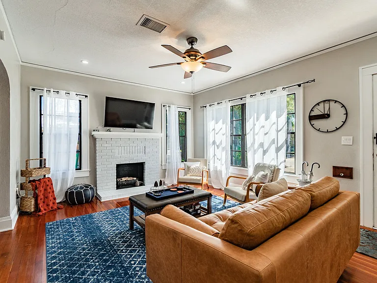 310 E Paris St — Photo 12