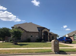 900 E Danbury Dr, Desoto, TX 75115