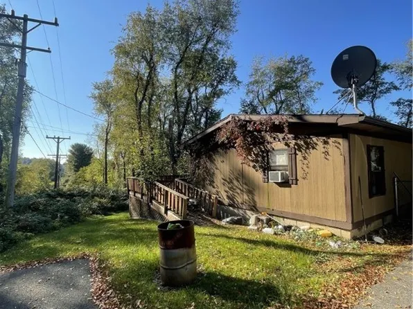 483 Twin Hills Rd, Grindstone, PA 15442