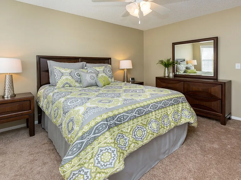 Ashworth Pointe & Foxboro Townhomes — Photo 13