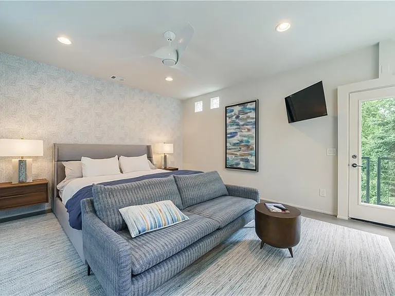 114 Lindbergh Dr NE — Photo 31