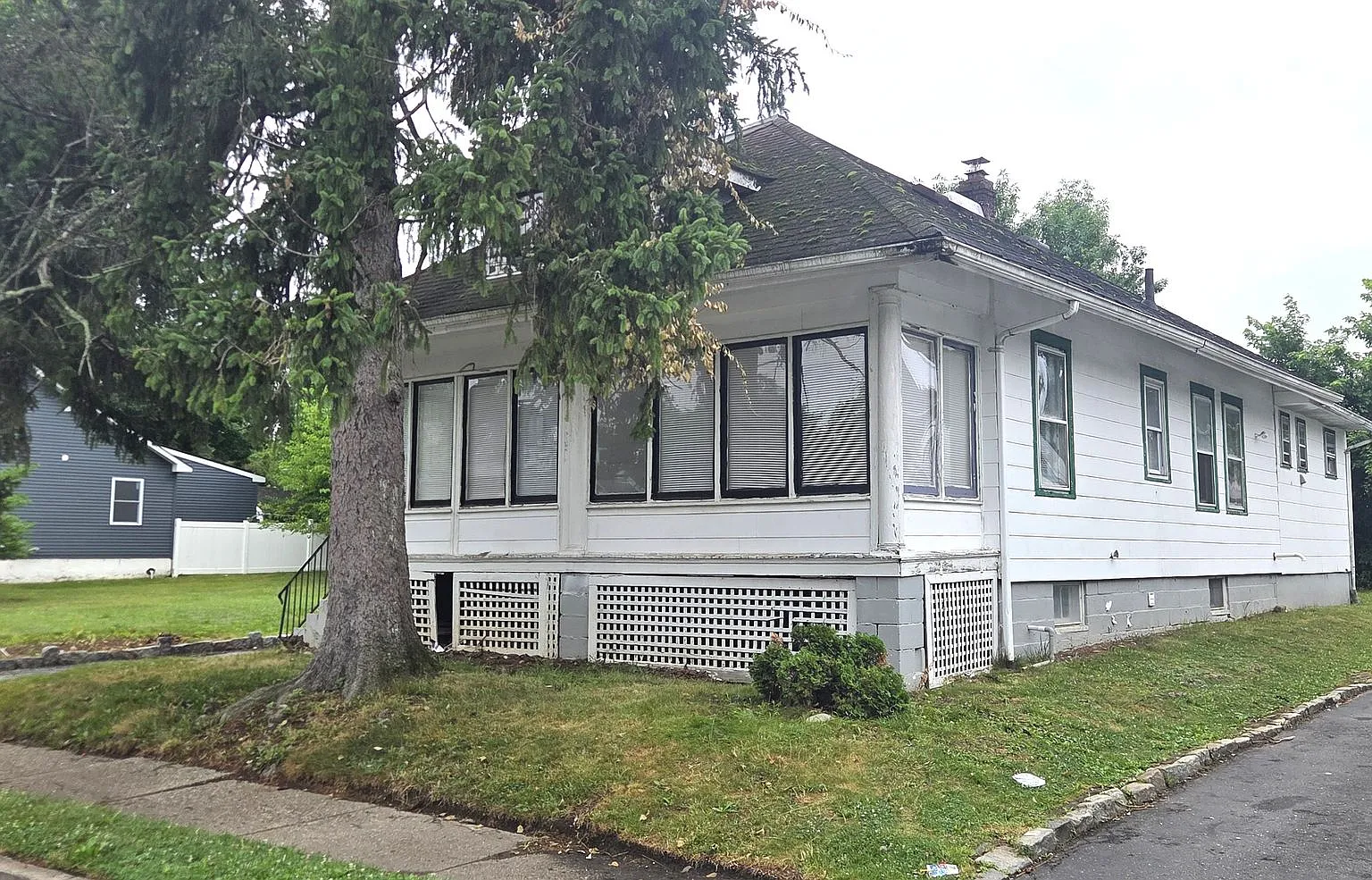 "Spacious 5BR Home Near TCNJ Large Yard & Flexible Living!" — Photo 4