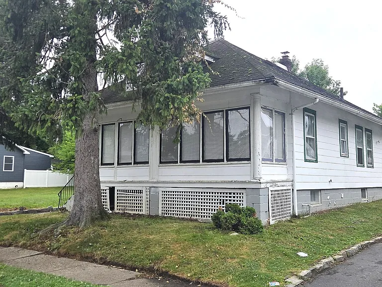 117 Browning Ave — Photo 4