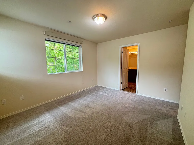 1653 Burnside Pl #B — Photo 12
