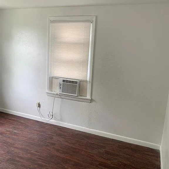 212 Houston St — Photo 11