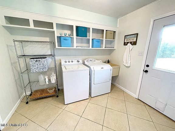 4th image of 713 Briarwood Dr