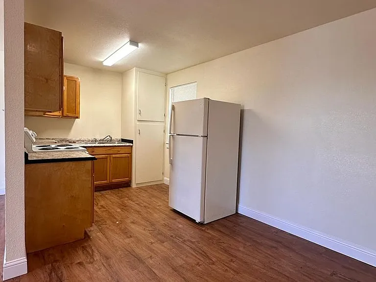 225 SE 2nd St — Photo 4