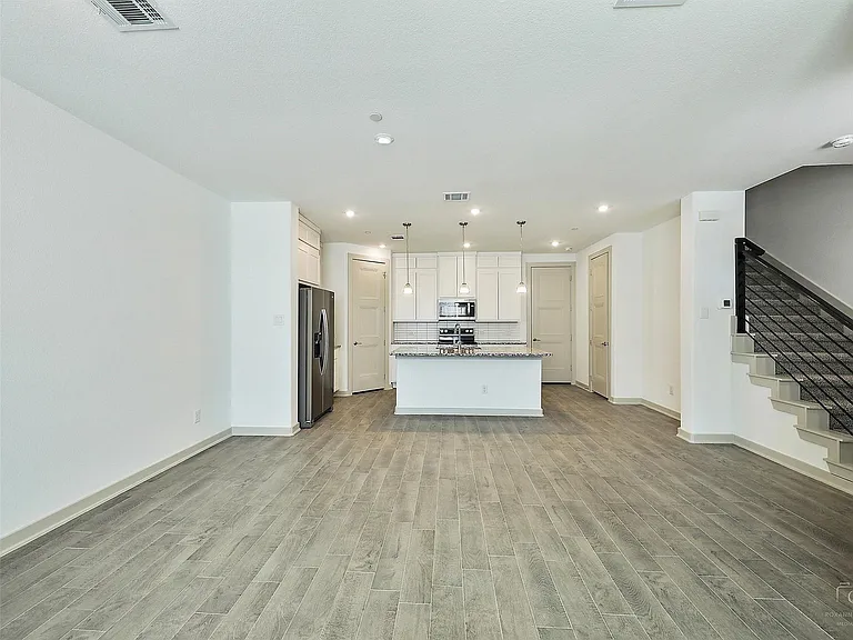 563 Eiseley Dr — Photo 7