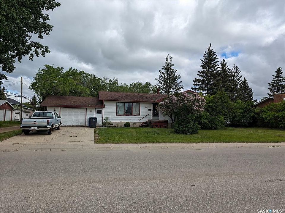 1st image of 205 4th St S
