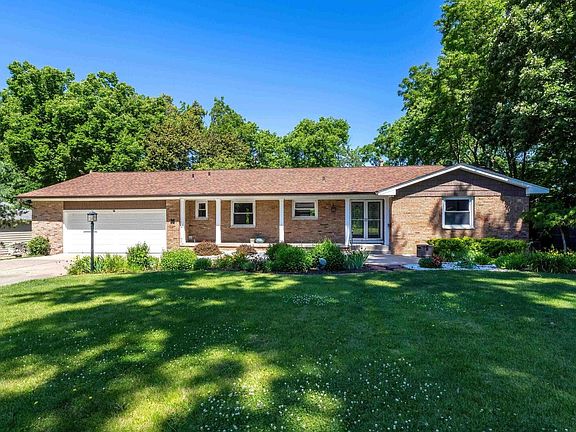 2nd image of 14 Oakbrook Pl