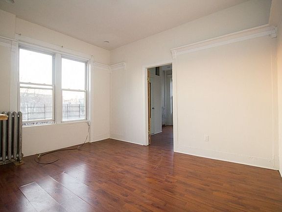 3rd image of 487 Saint Johns Pl APT 1C