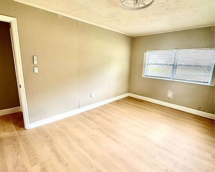 4910 Huppel Ave — Photo 9