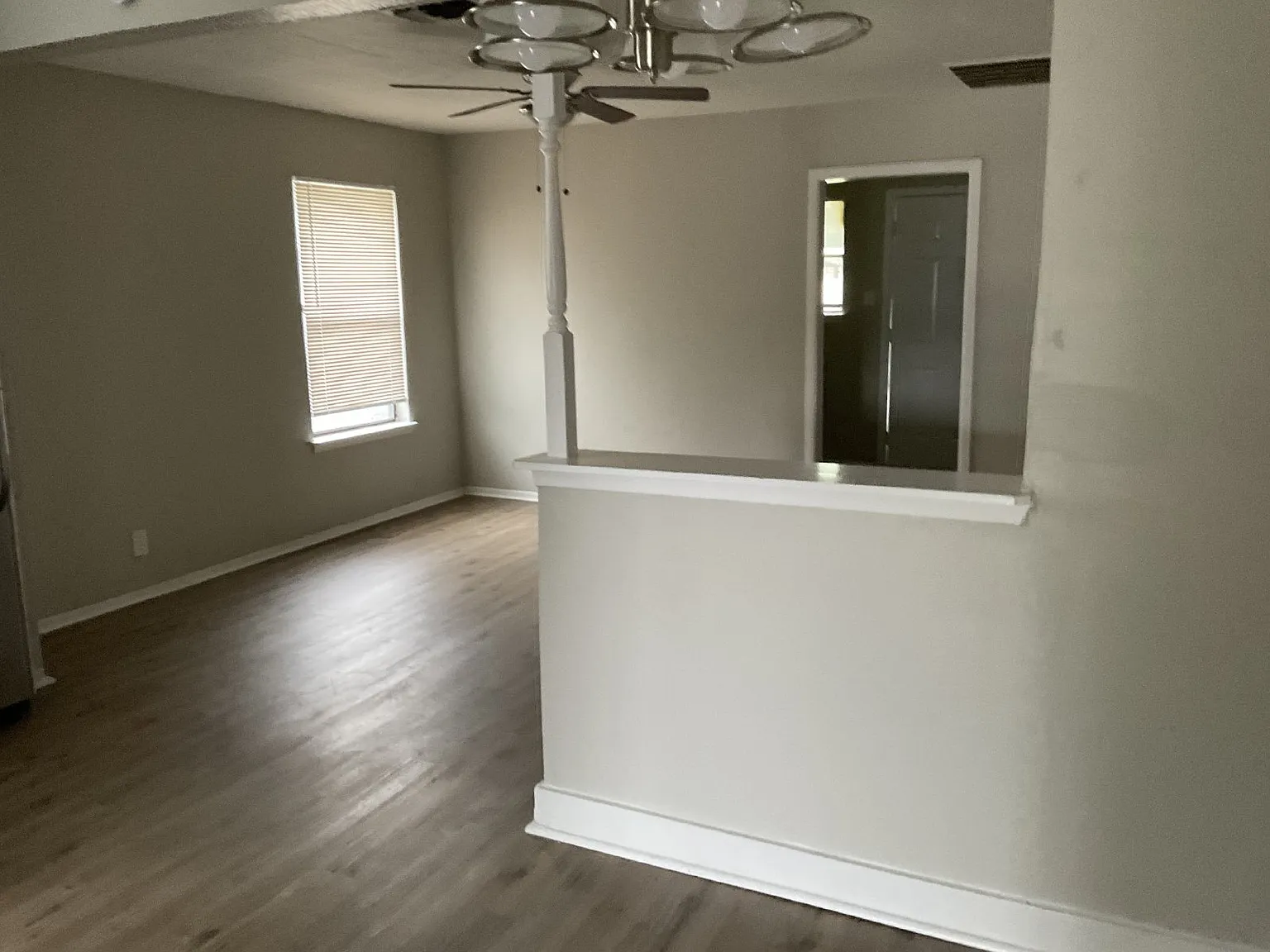 3 bed, 2.0 bath, 1276 sqft, $1,495 — Photo 2