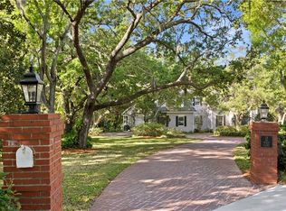 2 West Ln, Belleair, FL 33756