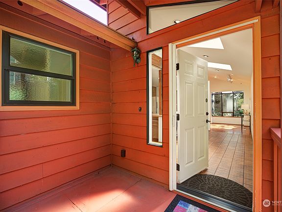 4th image of 10058 35th Avenue NE