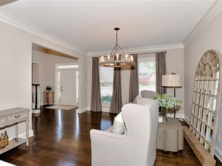 310 Windsor Gate Cv — Photo 16