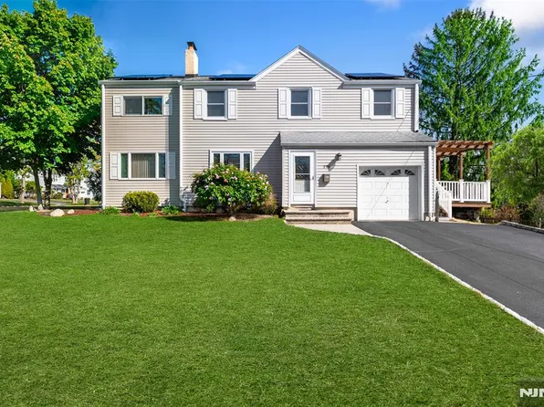276 Concord Dr, River Edge, NJ 07661