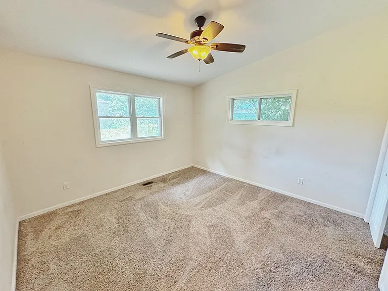 804 E Clark St — Photo 14