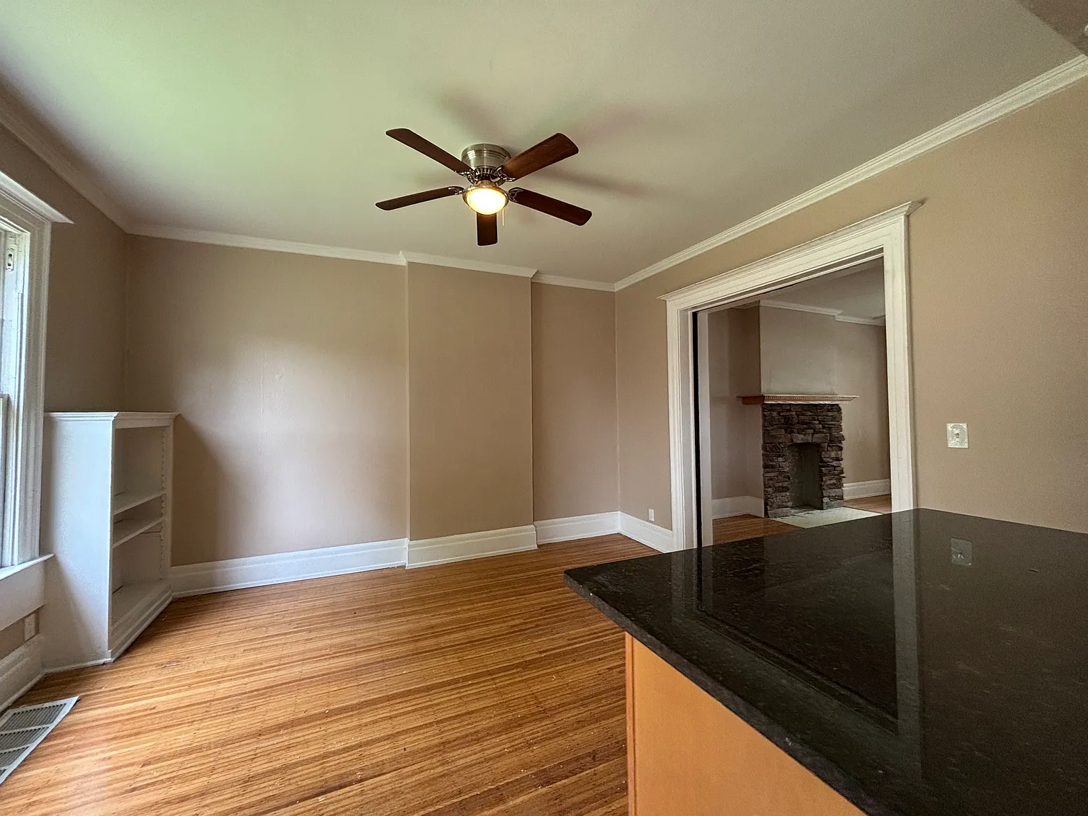 3 bed, 1600 sqft, $2,295 — Photo 2