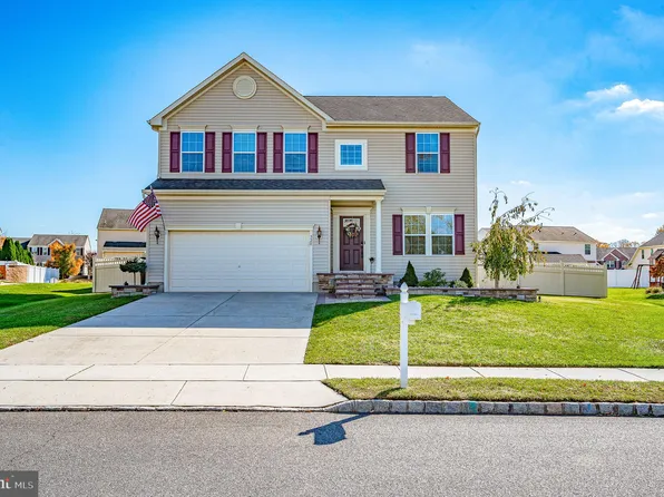 320 Carriage Dr, Mount Royal, NJ 08061