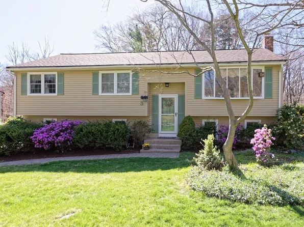 3 Sunwood Dr, Milford, MA 01757