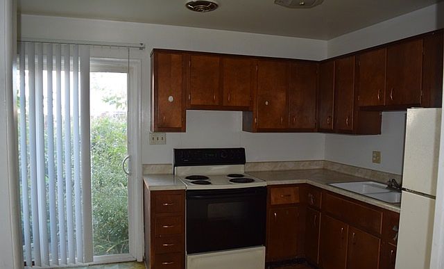 2nd image of 3322 Tara Ln