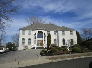 12 Strek Dr, Parlin, NJ 08859