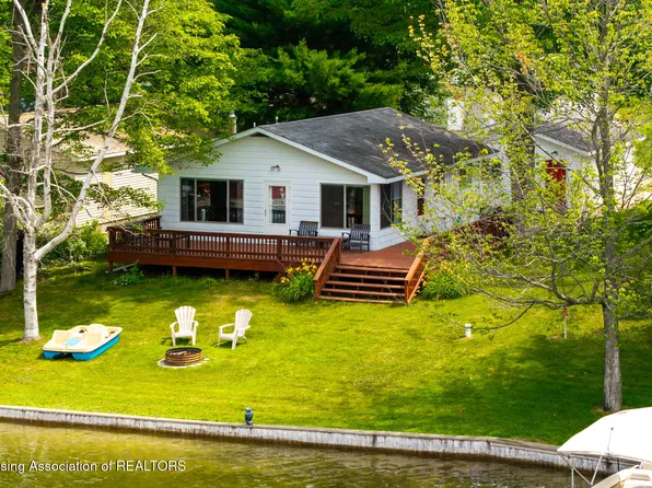 6601 Circle Dr, Harrison, MI 48625